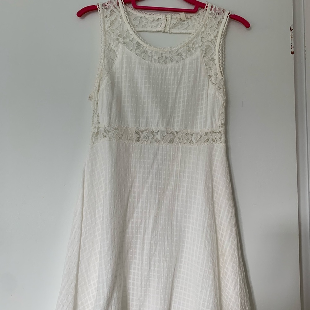 En creme- cream colored dress